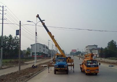 Solar Street Lamp ukax wali jallu pachankiwa?-风向标-4组-夏雨
