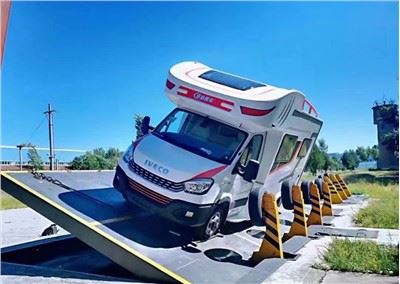 UV qullañaxa uma jark’aqañataki bote llamayunaka .